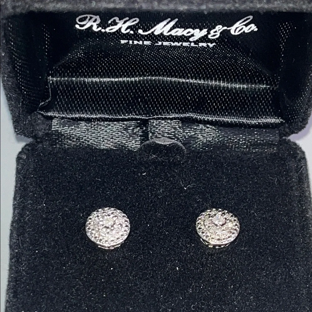 R.H. Macy & Co. Bridge Diamond 1/10 CTW Sterling Silver Stud Earrings NWT - Picture 4 of 8
